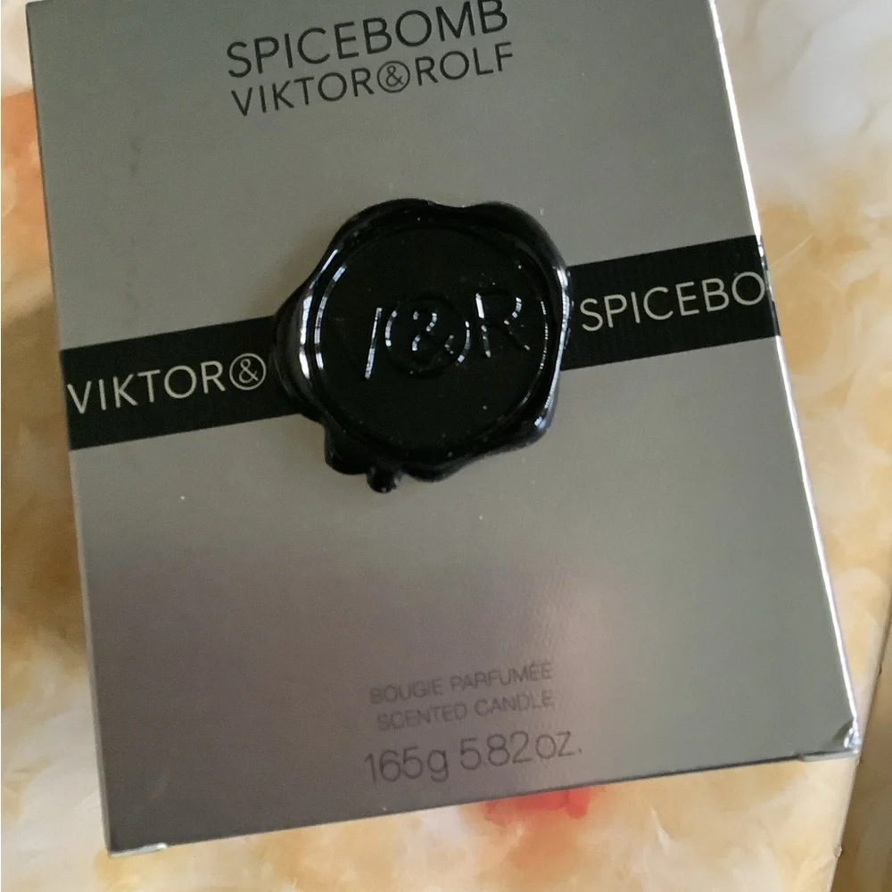 New in box viktor&rolf bougee spicebomb mens candle 5.82 oz large size